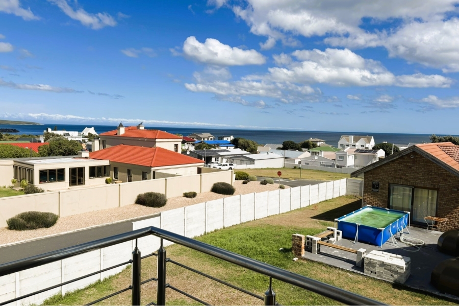 6 Bedroom Property for Sale in Perlemoenbaai Western Cape
